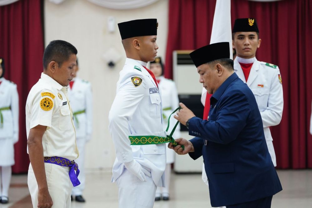 Sekda SF Hariyanto Kukuhkan Paskibraka Riau
