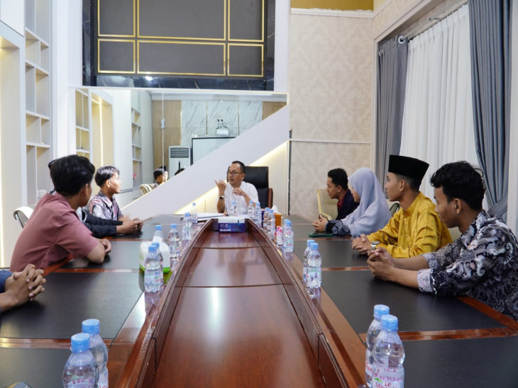 Pj Bupati Terima Anak Kampar yang akan Kuliah di Luar Negeri, Ini Pesannya
