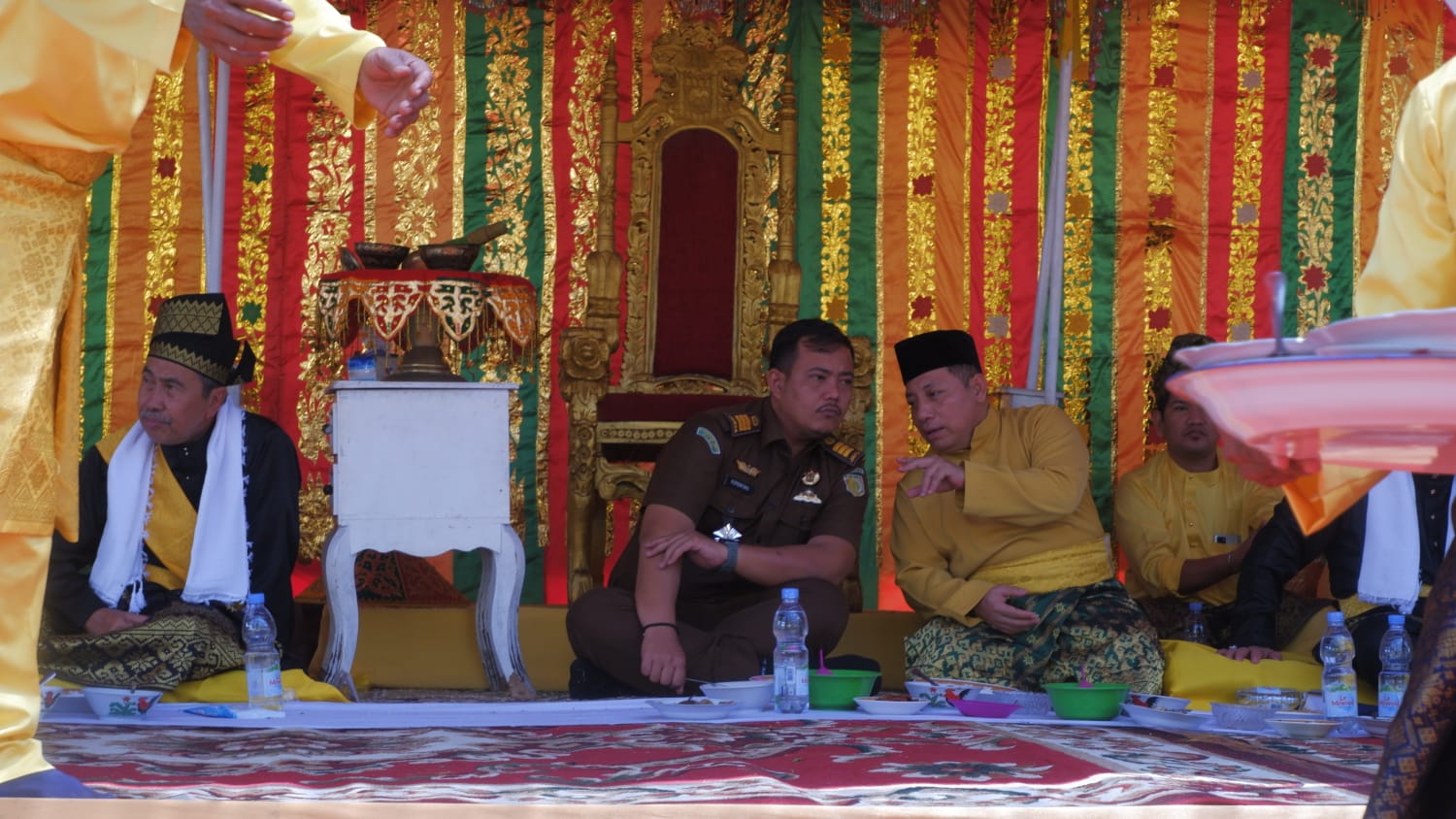 Kasi Intel Kejari Rohil Hadiri Kenduri Adat Kampung Pujud & Penabalan Gelar Adat