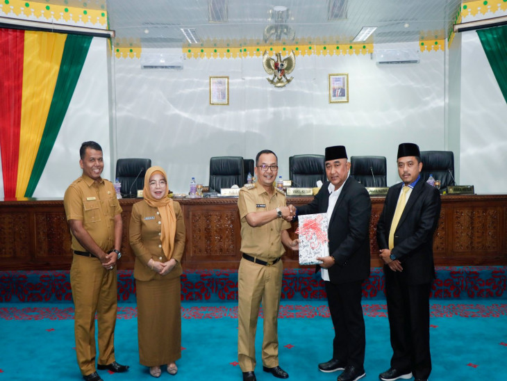 Pj Bupati Sampaikan Rancangan Perubahan APBD Kampar 2023 dan 7 Ranperda