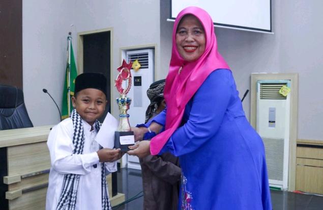 Hj. Ismiatun Hadiri Lomba Dai & Daiyah Cilik Meranti