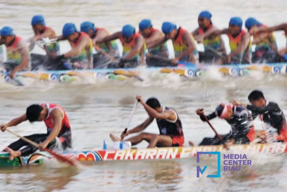 Juara Pacu Jalur 2023, Tuah Keramat Bukit Embun Raih Piala Kemenparekraf