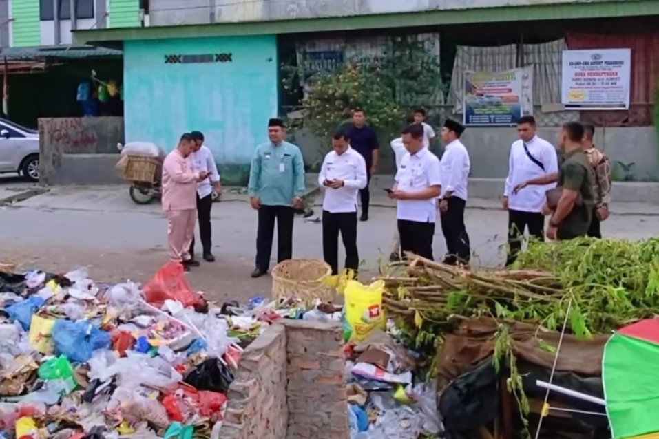 Pj Wali Kota Pekanbaru Kesal Lihat Sampah Menumpuk