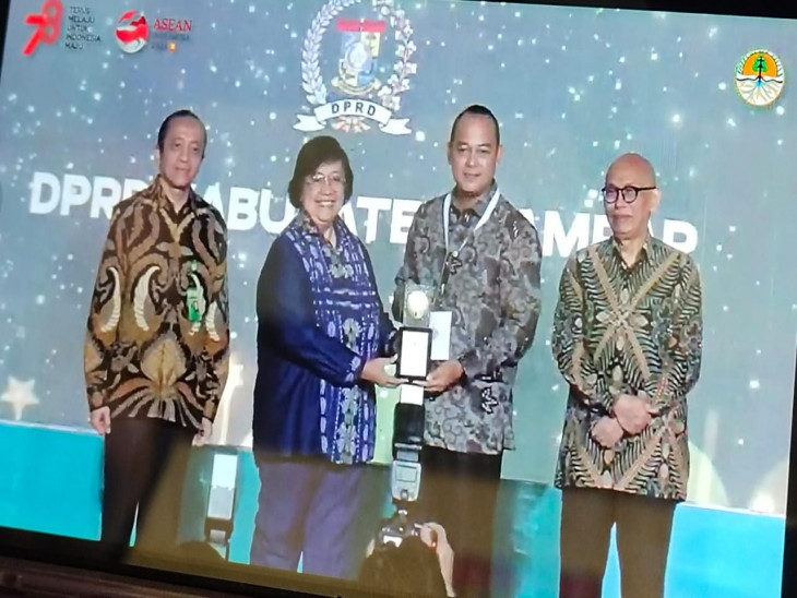 Ketua DPRD Kampar Terima Penghargaan Nirwasita Tantra dari Pemerintah RI