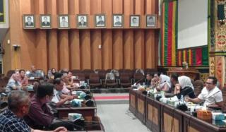 Komisi II DPRD Pekanbaru Gelar Hearing Bahas Kelangkaan Gas 3 Kg