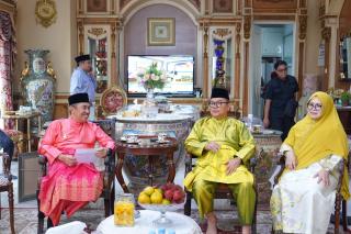 Jelang HUT Riau, Gubri Syamsuar Anjangsana ke Rumah Mantan Gubernur Riau Rusli Zainal