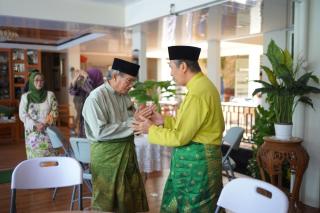Gubri Syamsuar Sambangi Kediaman Mambang Mit