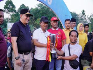 Kadispora Kampar Tutup Turnamen Bola Kaki Gubernur Cup 2023 di Pulau Payung