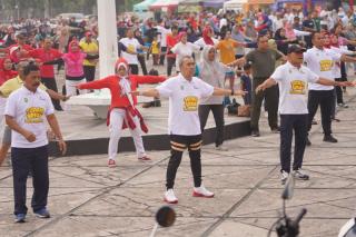 Ribuan Masyarakat Ikut Senam Sehat Bersama Gubernur Riau
