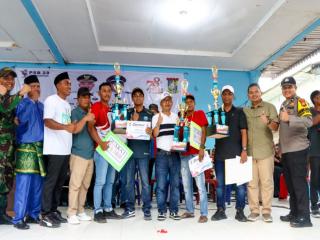 Final Pacu Sampan Buluh Cina, Tim dari Jambi Rebut Piala Bupati Kampar