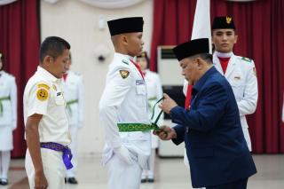 Sekda SF Hariyanto Kukuhkan Paskibraka Riau