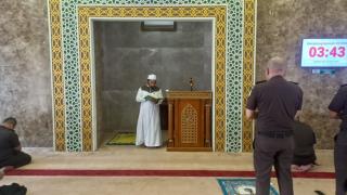 Dengan Meninggalkan Shalat Tidak Ada Lagi Pemisah Antara Seseorang Dengan Kekufuron