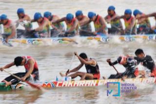 Juara Pacu Jalur 2023, Tuah Keramat Bukit Embun Raih Piala Kemenparekraf
