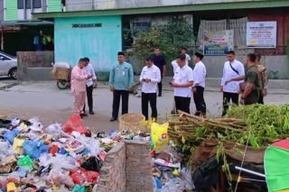 Pj Wali Kota Pekanbaru Kesal Lihat Sampah Menumpuk