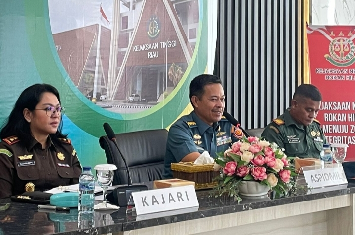 Aspidmil Kejati Riau Kunjungan Kerja & Sosialisasikan Fungsi JAM-Pidmil di Kejaksaan Negeri Rokan Hi