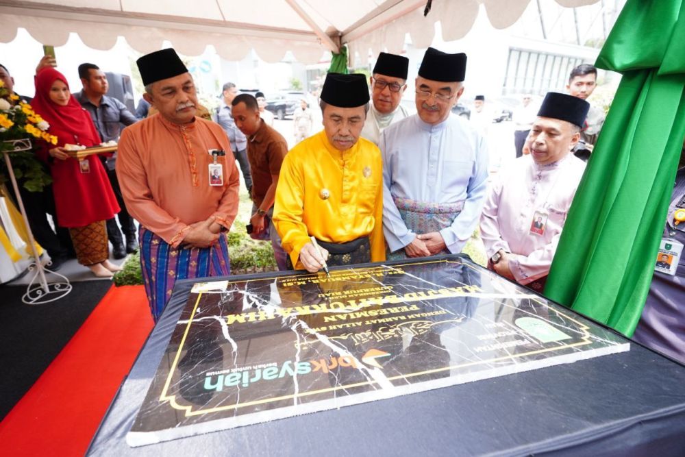 Gubri Resmikan Mesjid Baiturahim di Kawasan BRK Syariah