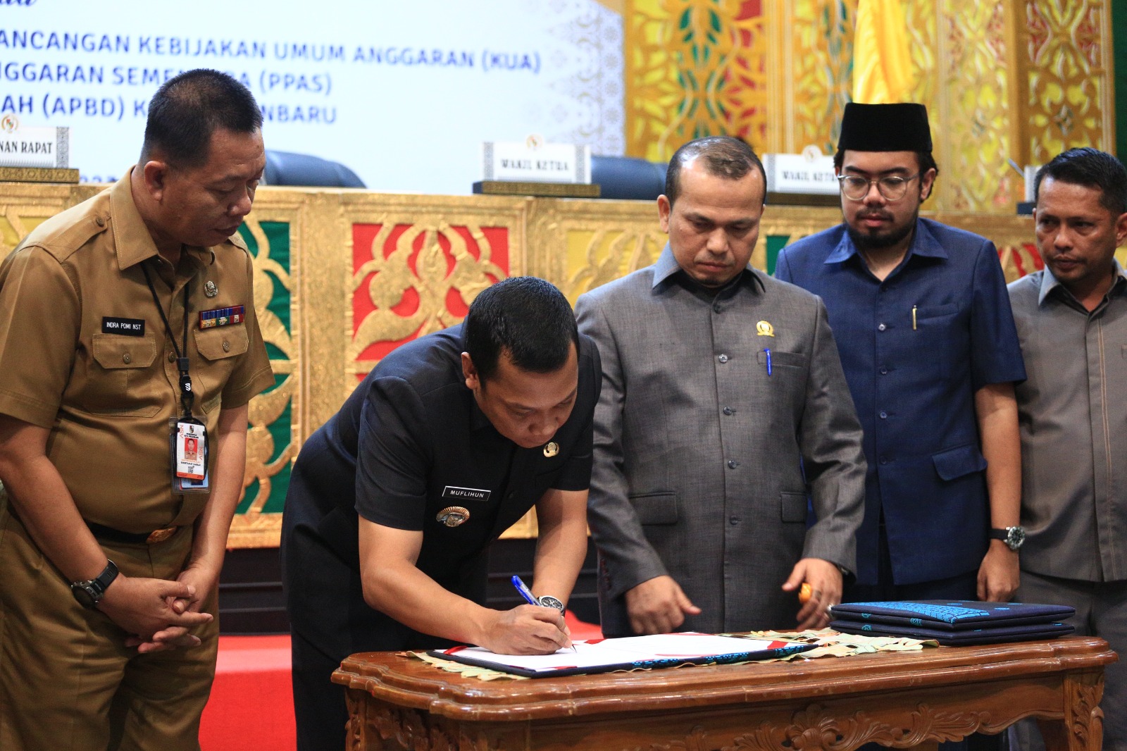 Pj Wali Kota Pekanbaru Lakukan Penandatangan MoU KUA PPAS RAPBD 2024