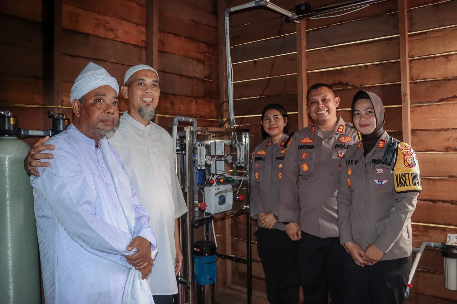 Kolaborasi Bersama Pemko, Polres Dumai Beri Bantuan Mesin Air Minum untuk Masyarakat Tanah Adat Sene