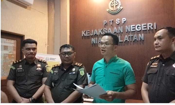 Tim Penyidik Kejari Nias Selatan Tetapkan Komisaris PT. BRM "AR" Sebagai TersangkaÂ