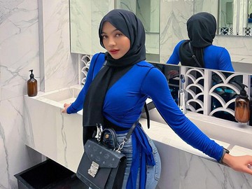 Duh, Beredar Foto Mirip Oklin Fia Berpakaian Vulgar di Kamar Hotel