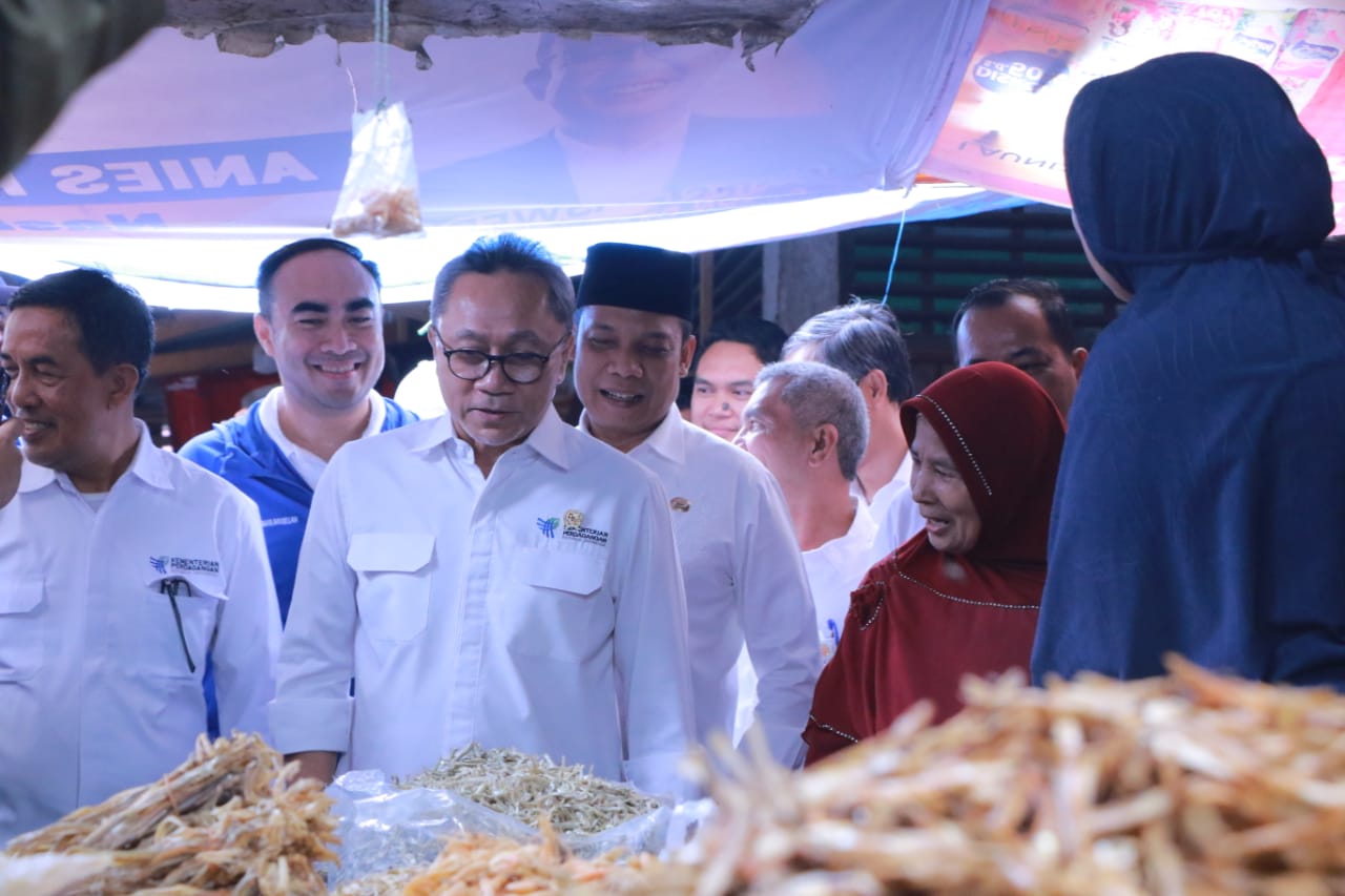 Muflihun Dampingi Mendag Zulhas Pantau Harga Bahan Pokok di Pasar Palapa Pekanbaru