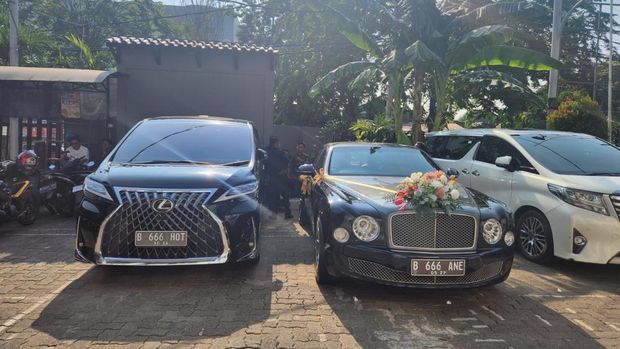 Anak Hotman Paris Menikah Hari Ini, Lamborghini dan Bantley Jadi Sorotan
