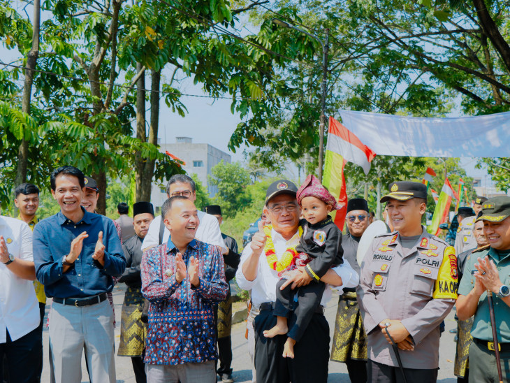 Menko PMK Muhadjir Effendy Kunjungi Tanah Merah Siak HuluÂ