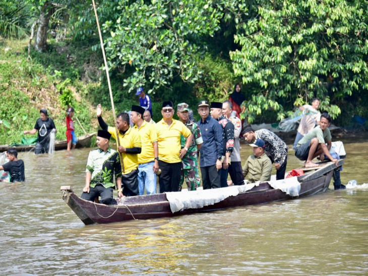 Pemkab Kampar Hadiri Event Ikan Antau Larangan di Desa Siberuang
