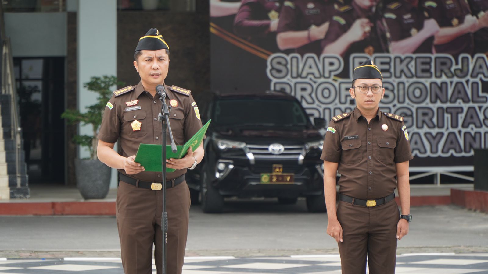 Asintel Kejati Riau Marcos M. M. Simaremare Menjadi Penerima Apel Kerja Pagi