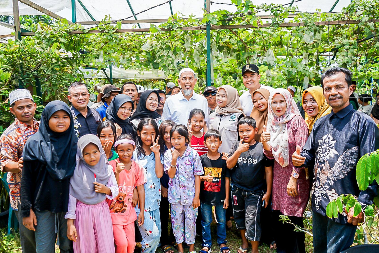 Wako Dumai Panen Raya Serta Berdiskusi dengan Masyarakat BTN Dumai Baru
