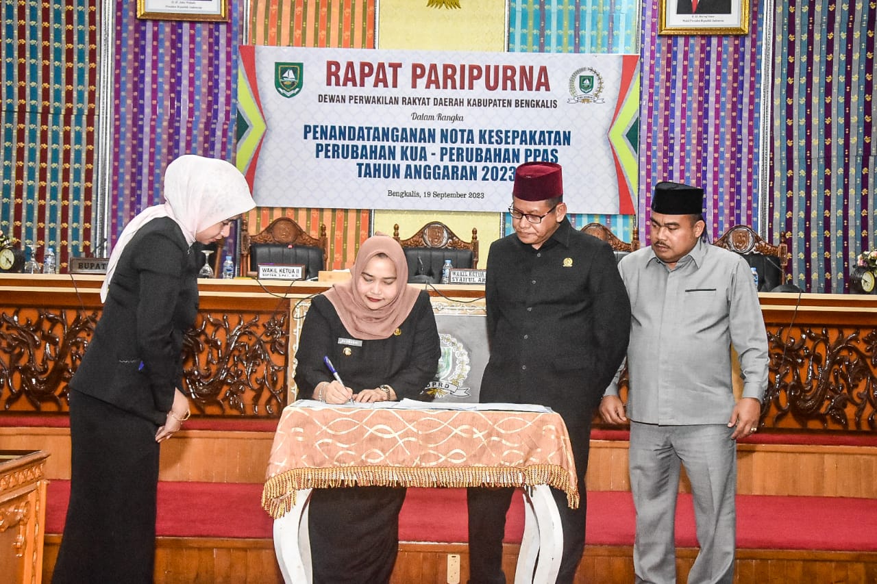 Bupati Kasmarni dan Pimpinan DPRD Bengkalis Tandatangani MoU Perubahan KUA-PPAS