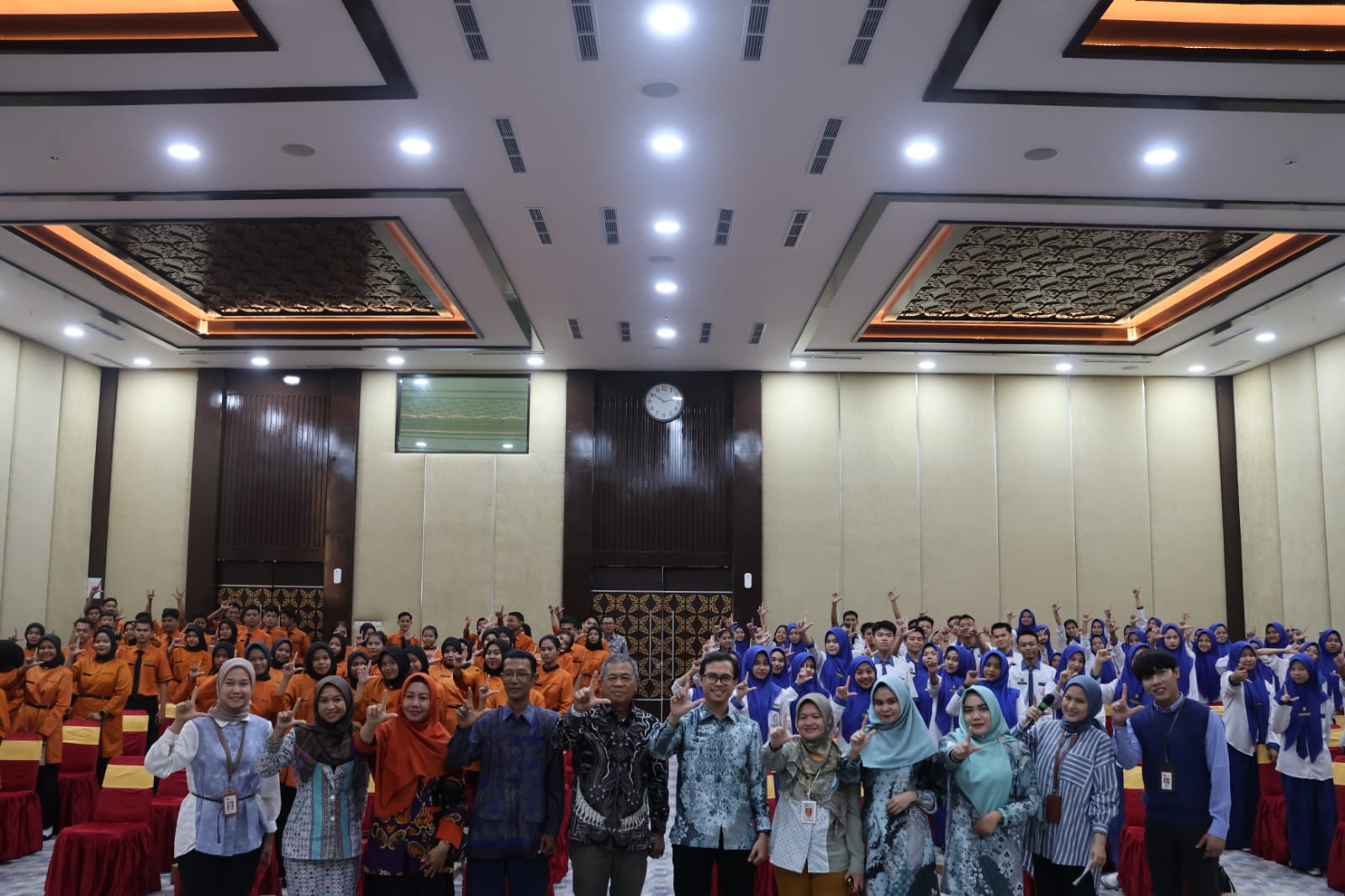 Gelar Edukasi, OJK Riau Ajak Pelajar SMK Bijak dalam Mengelola Keuangan