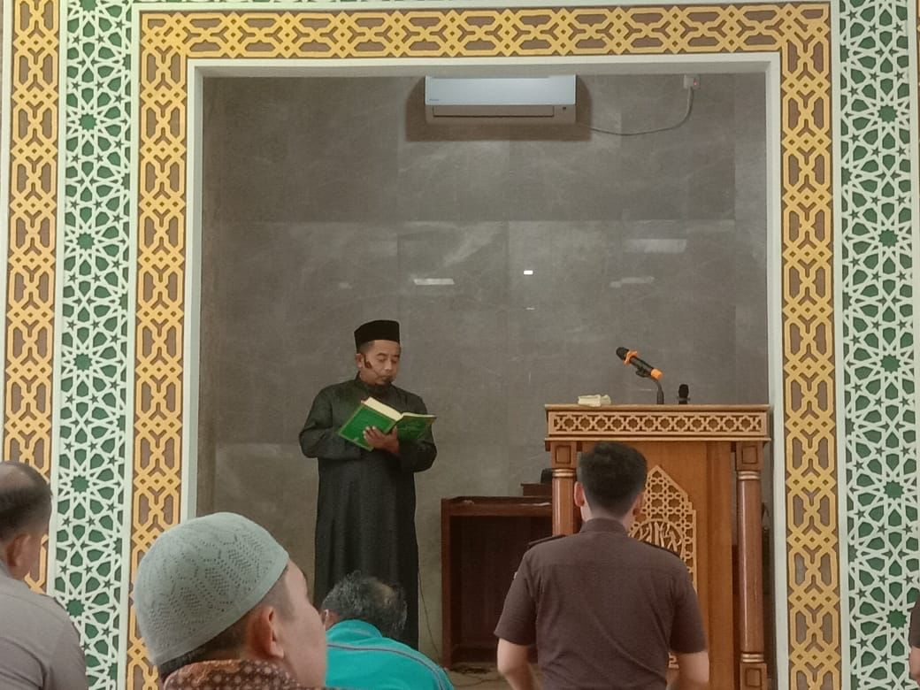 Tausiyah Qobliyah Dzuhur di Kejati Riau di sampaikan oleh Ustadz Chairul IchwanÂ