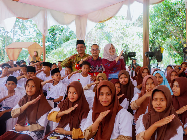 Bersama Anak Panti Asuhan, Pj Bupati Kampar Rayakan Hari JadiÂ