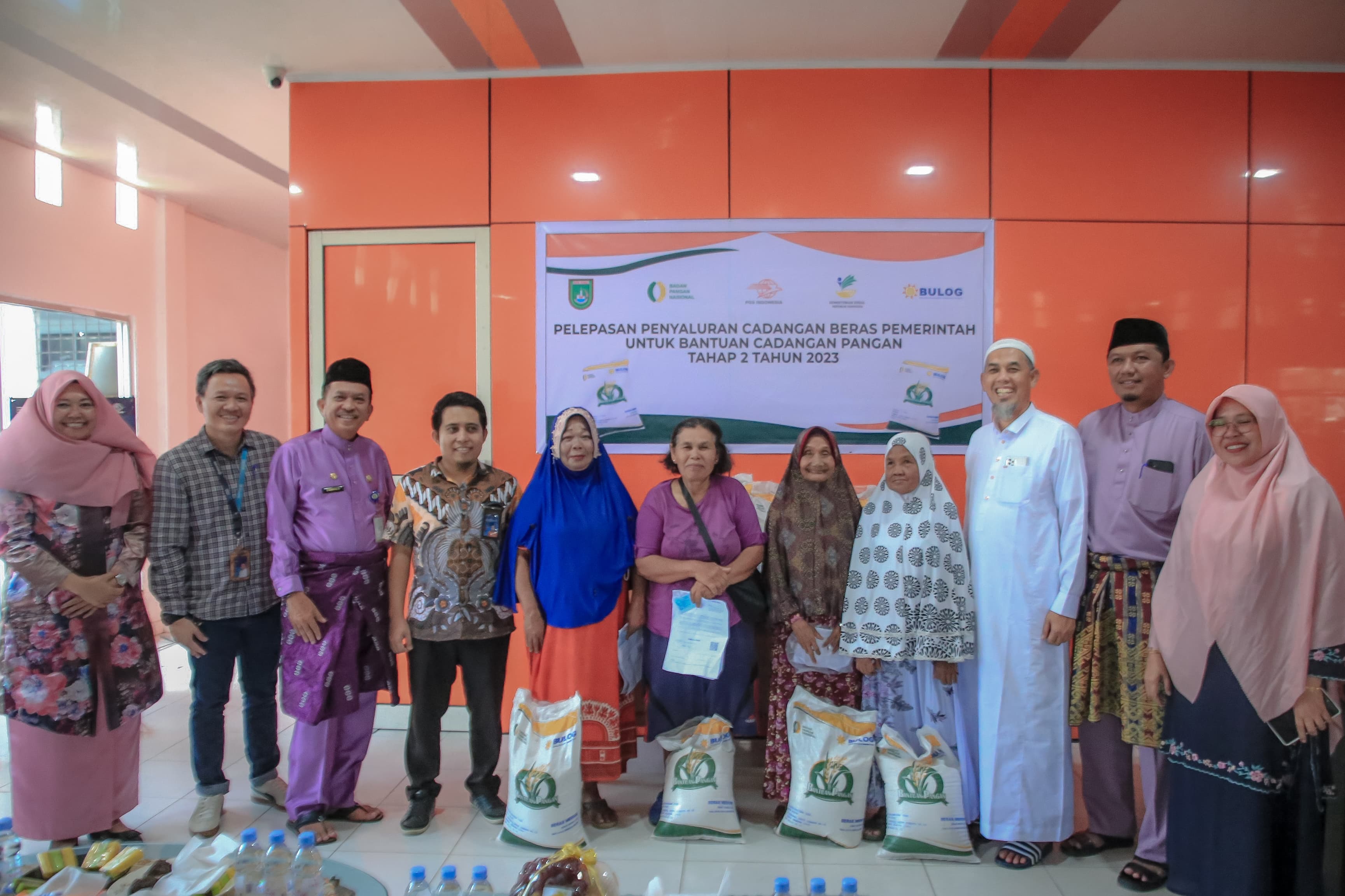 Bersama BULOG dan Pos Indonesia, Pemko Dumai Salurkan Cadangan Beras Pemerintah