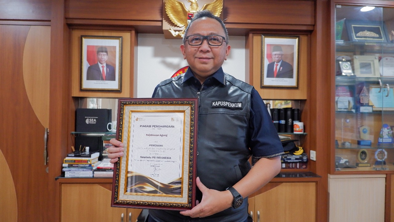 Kejaksaan Agung Meraih Penghargaan Instansi Paling Berpengaruh di Bidang Komunikasi