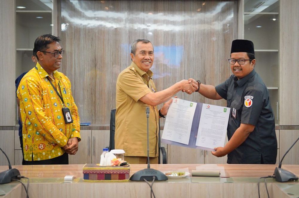 Gubri Tandatangani Hibah Penyelenggaraan Pilkada Serentak 2024