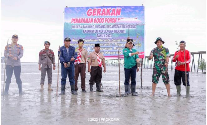 Plt Bupati Meranti Ikut Penanaman 6000 Mangrove di Tanjung Medang