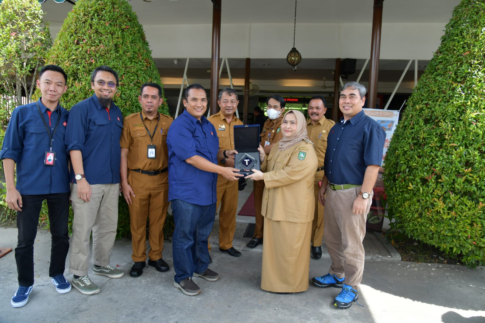 Silaturahmi dengan PT Telkomsel, Bupati Kasmarni Harapkan Perluas Jaringan di Negeri Junjungan