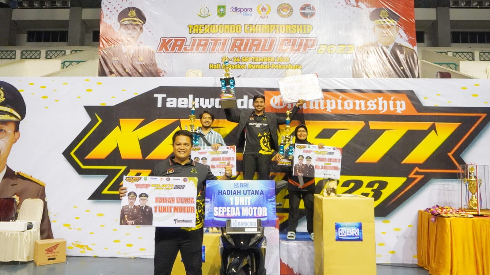 Taekwondo Andalan Kejati Riau Berhasil Menyabet Piala Bergilir Kajati Cup 2023