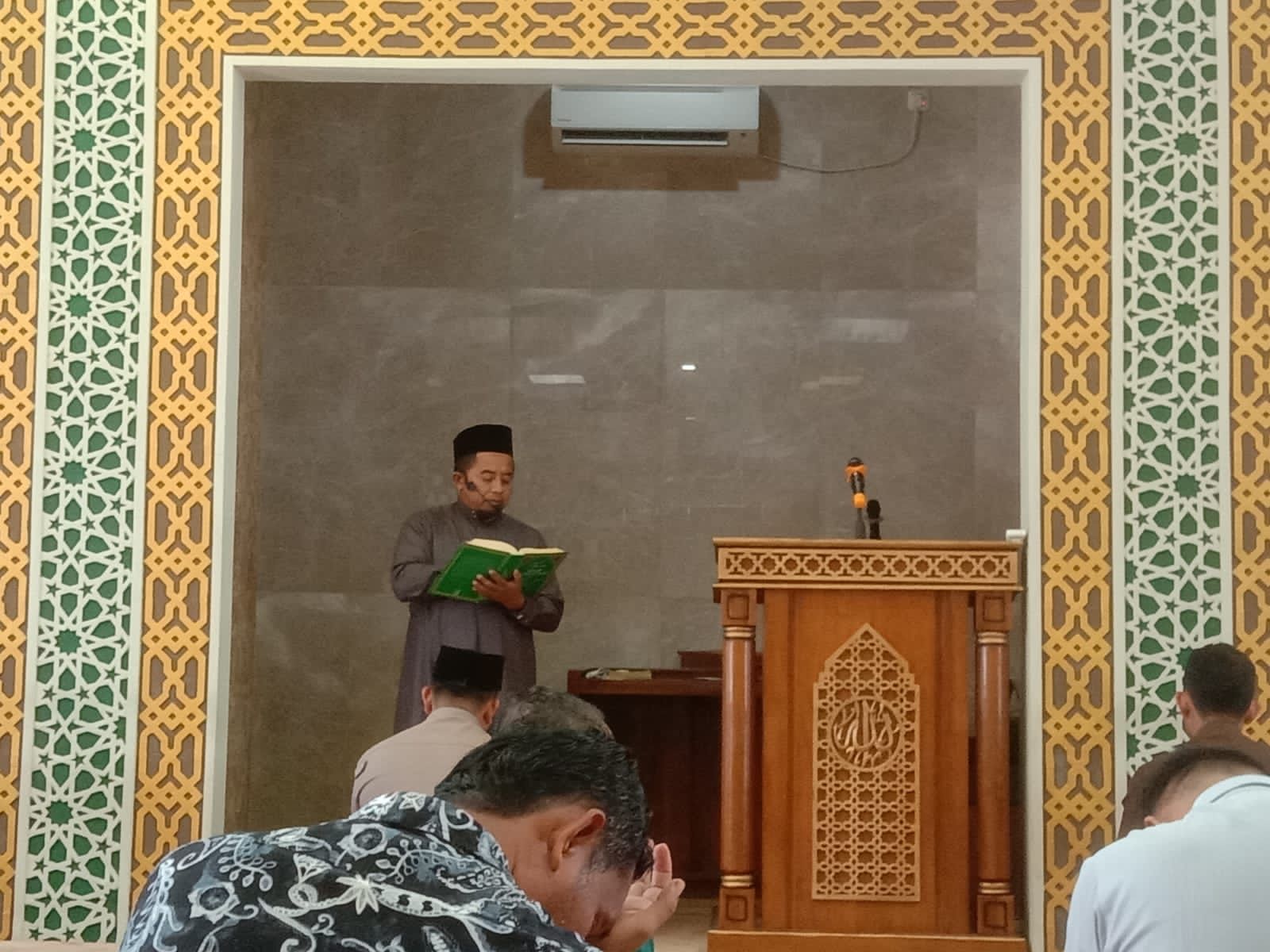 Barangsiapa Sholat dengan ikhlas selama 40 hari Maka Ia Mendapat Jaminan Dari Allah