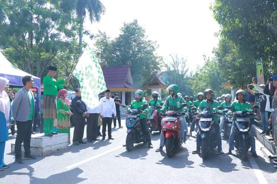 Kerjasama dengan Grab, Disdukcapil Pekanbaru Antar Puluhan KTP Warga Per Hari