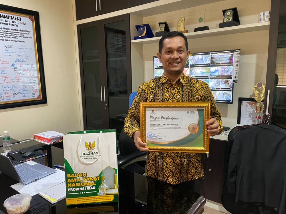 Unilak Terima Penghargaan dari Baznas Riau