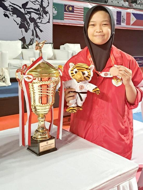 Siswi MTsN 1 Pekanbaru Raih Medali Perunggu pada Shitoryu Karatedo International Championships 2023