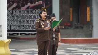 Asisten Pengawasan Kejaksaan Tinggi Riau Penerima Apel Kerja Pagi