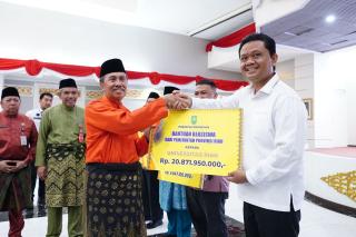 Gubernur Riau Beri Bantuan Beasiswa Perguran Tinggi, Nilainya Puluhan Miliar