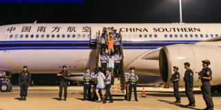 Diusir dari Indonesia, Ratusan Warga Negara China Pelaku Penipuan Tiba di Negaranya