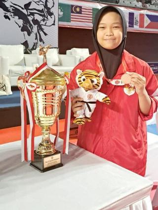 Siswi MTsN 1 Pekanbaru Raih Medali Perunggu pada Shitoryu Karatedo International Championships 2023