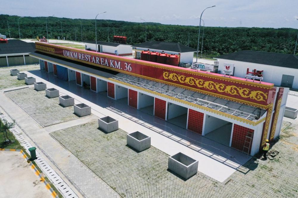 Bangunan Rest Area Tol Pekanbaru - Bangkinang Bernuansa Melayu