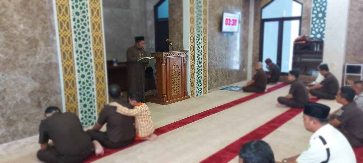 Orang yang Meninggalkan Sholat Berjamaah Tanpa Alasan, Tetap Menanggung Dosa